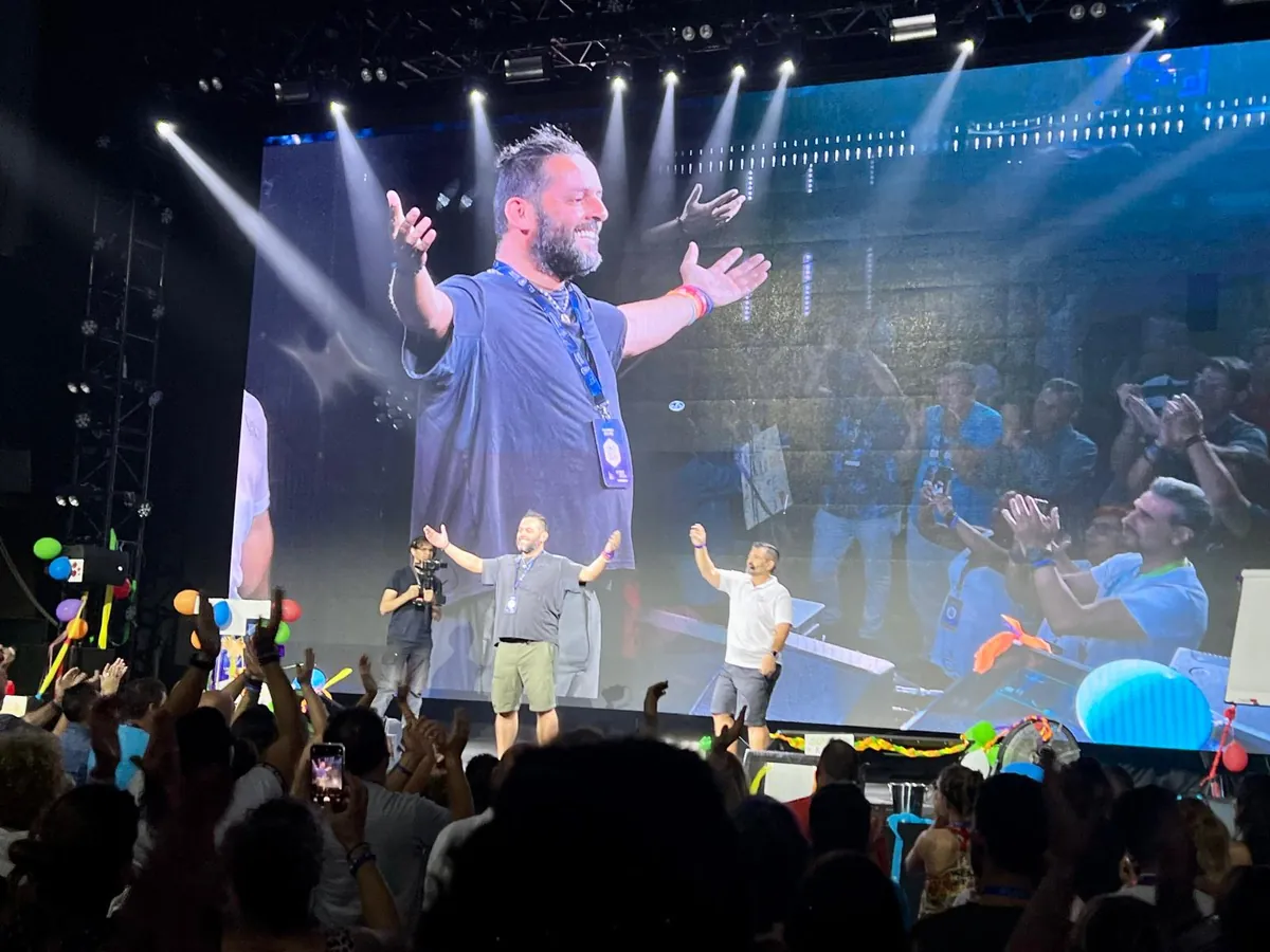 Ponencia de Hernani ante gran audiencia